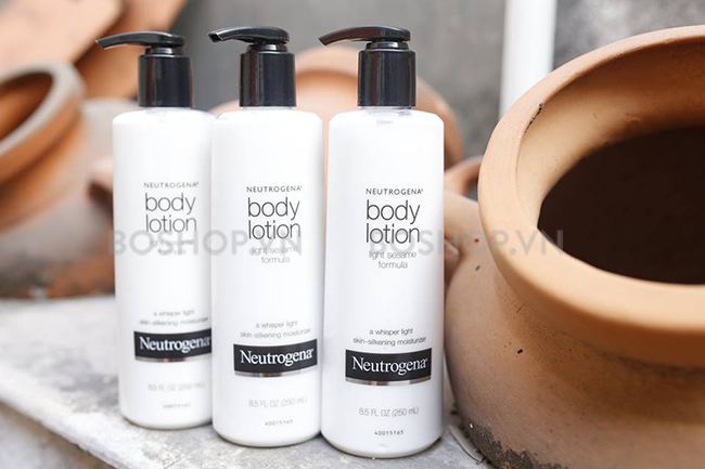 duong-the-neutrogena-body-lotion-light-sesame-formula-250ml-boshop-4.jpg