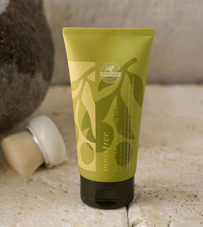 sua-rua-mat-innisfree-olive-real-cleansing-foam