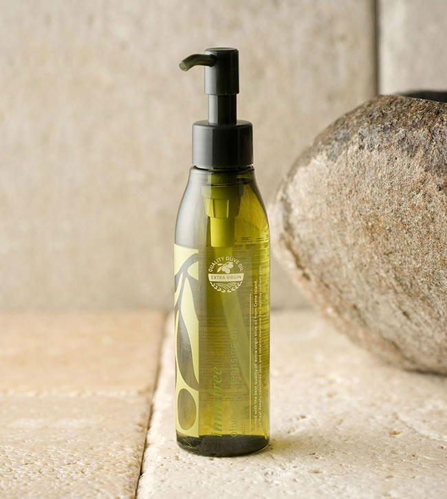 tay-trang-innisfree-olive-real-cleansing-oil