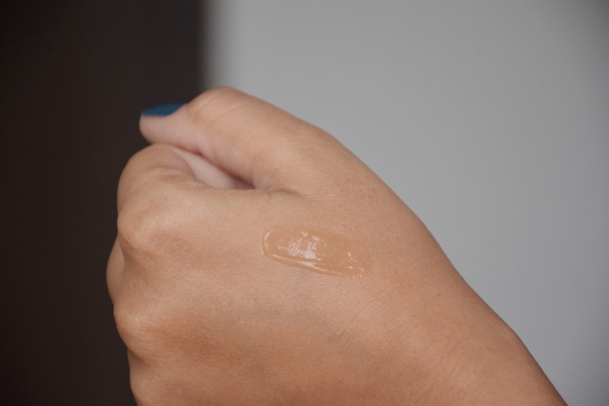 duong-am-dang-gel-de-tham-thau-vao-da-jpg