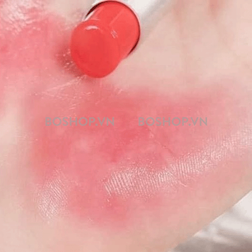 son-duong-mac-glow-play-lip-balm-453-rouge-awakening-boshop-4-gif