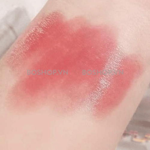 son-duong-mac-glow-play-lip-balm-453-rouge-awakening-boshop-5-gif