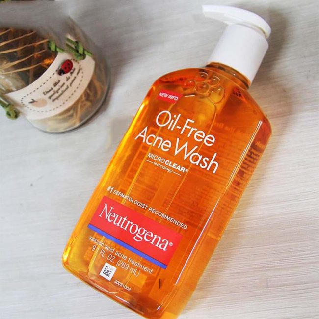 Sữa rửa mặt Neutrogena Oil-Free Acne Wash