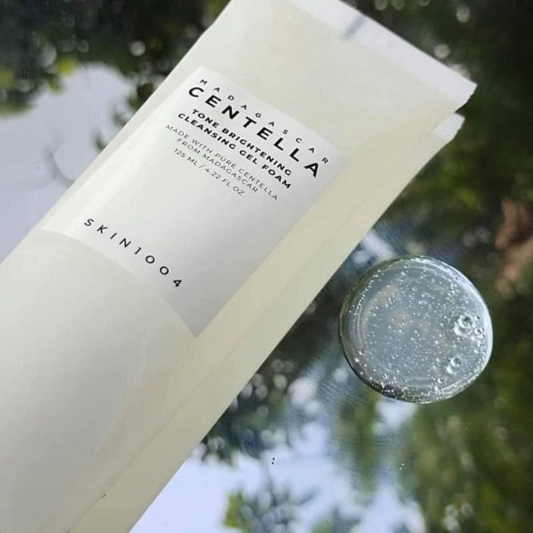 sua-rua-mat-skin1004-madagascar-centella-tone-brightening-capsule-cleansing-gel-foam-125ml-boshop-2-jpg