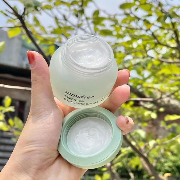kem-duong-am-cho-da-mun-innisfree-green-tea-balancing-cream-50ml-boshop-8-jpg