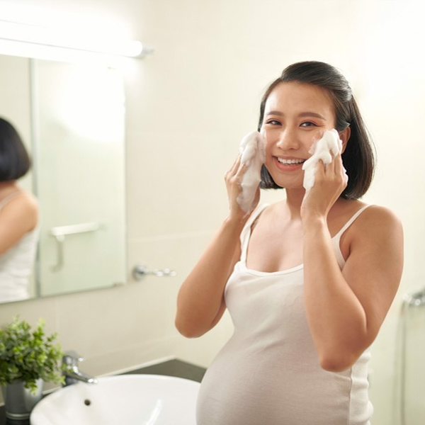 phu-nu-co-thai-cho-con-bu-co-nen-skincare-boshop-10-jpg