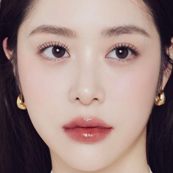 igari-makeup-xu-huong-trang-diem-nhat-xinh-dep-voi-doi-ma-ung-hong-boshop-6-jpg