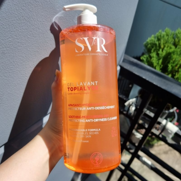 hang-xach-tay-sua-rua-mat-danh-cho-da-kho-va-da-nhay-cam-svr-topialyse-gel-lavant-cleansing-1l-boshop-4-png