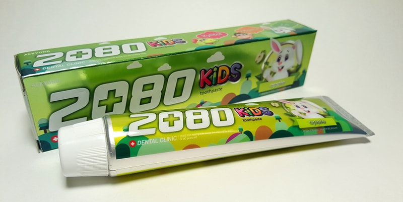 Bao bì tươi sáng và dễ thương của kem đánh răng 2080 Kids Apple sẽ chiếm trọn trái tim của các bạn nhỏ, giúp các bạn hào hứng vui vẻ khi vệ sinh răng miệng.