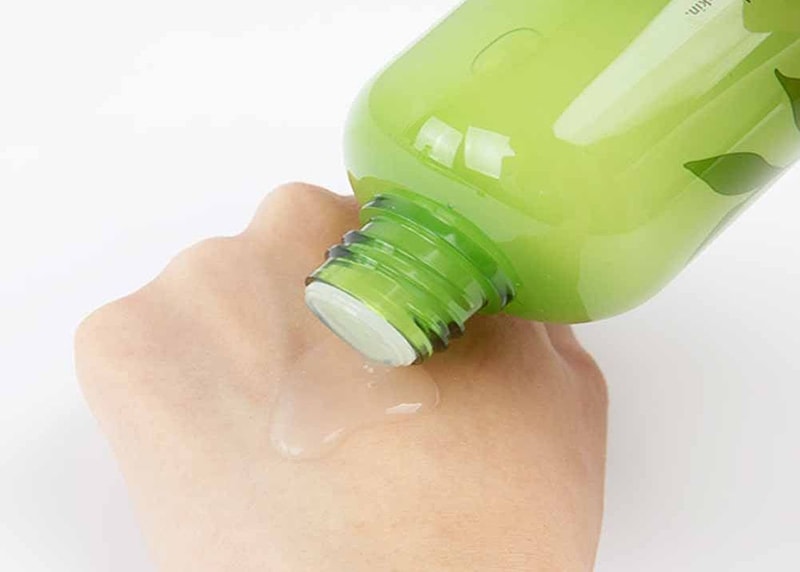 Cảm nhận sự thay đổi trên làn da với Innisfree Green Tea Balancing Skin.