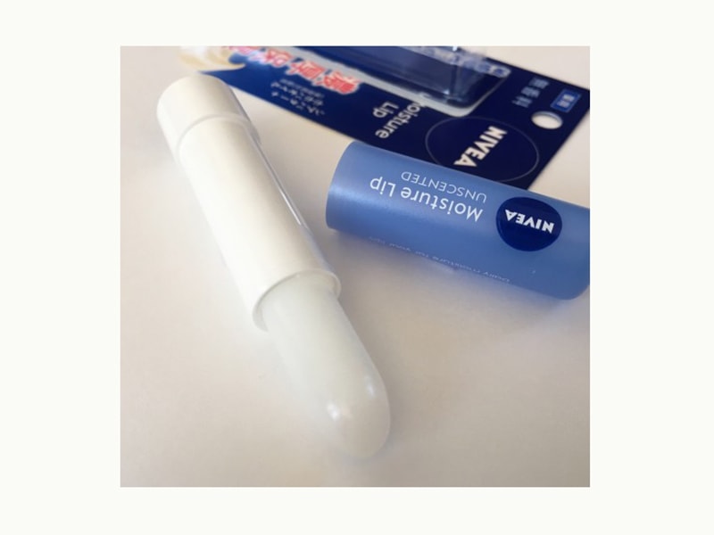 Son dưỡng Nivea Moisture lip Unscented 