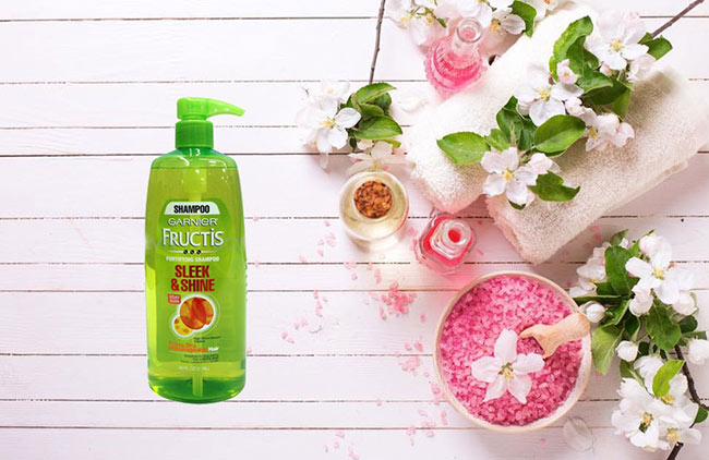 Dầu gội cho tóc uốn nhuộm Garnier Fructis Sleek & Shine 1180ml bổ sung dưỡng chất cho từng sợi tóc, nuôi dưỡng tóc từ bên trong