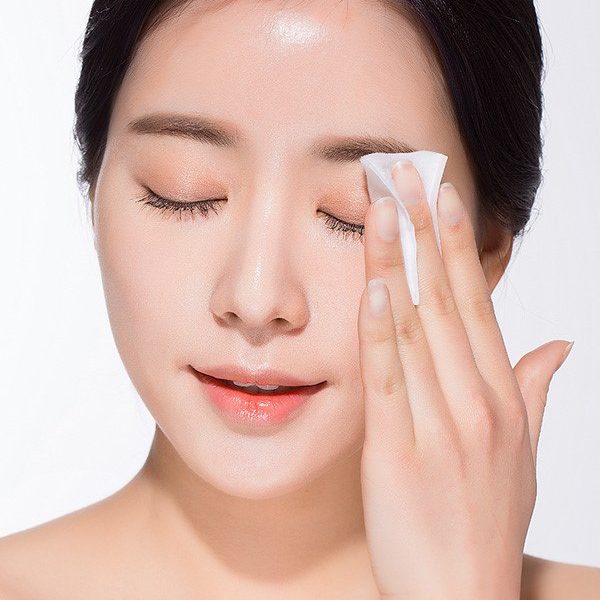Dầu tẩy trang kết cấu dạng lỏng, tạo cảm giác thoải mái khi sử dụng