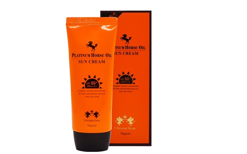 Kem nền chống nắng Christian Dean Platinum Horse Oil 50ml