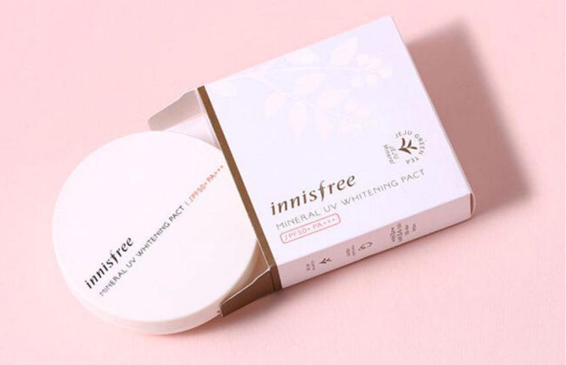 Phấn phủ trắng da Innisfree Mineral UV Whitening Pact #21 Natural beige (tông tự nhiên)