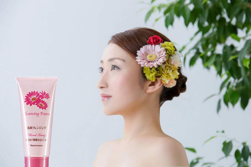 Sữa rửa mặt Naris Floral Lady Cleansing Foam 80gr 