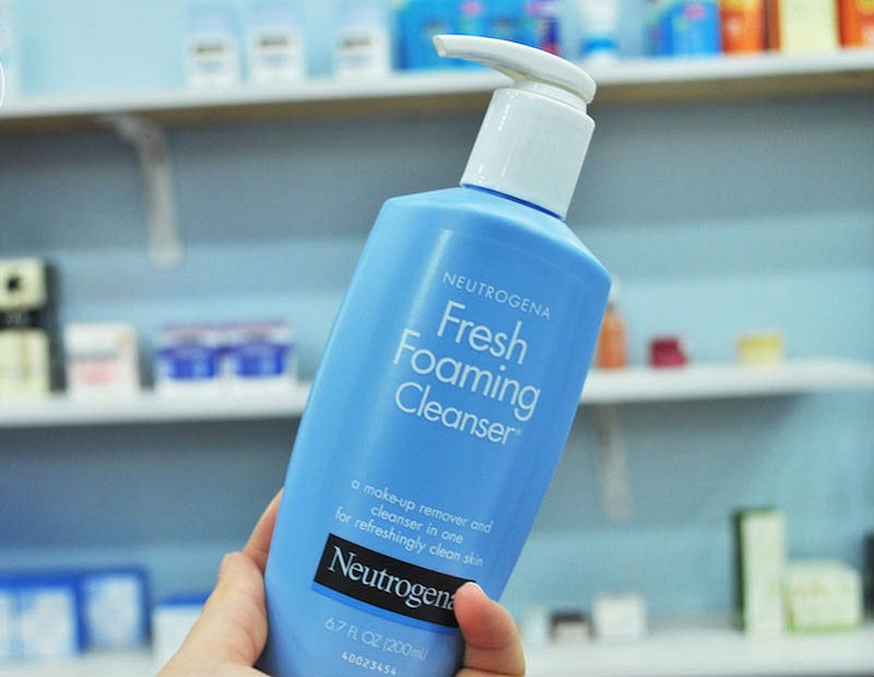 Sữa rửa mặt tạo bọt Neutrogena Fresh Foaming Cleanser 198ml mang vẻ ngoài khá chỉn chu