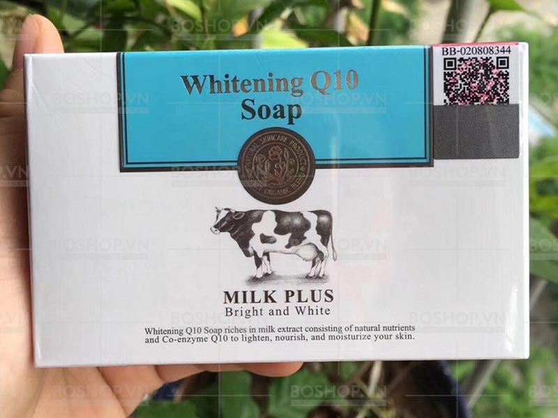 Bao bì xà bông tắm Beauty Buffet Milk Plus Whitening Q10 Soap 100gr dễ nhận diện và thân thiện với người dùng.