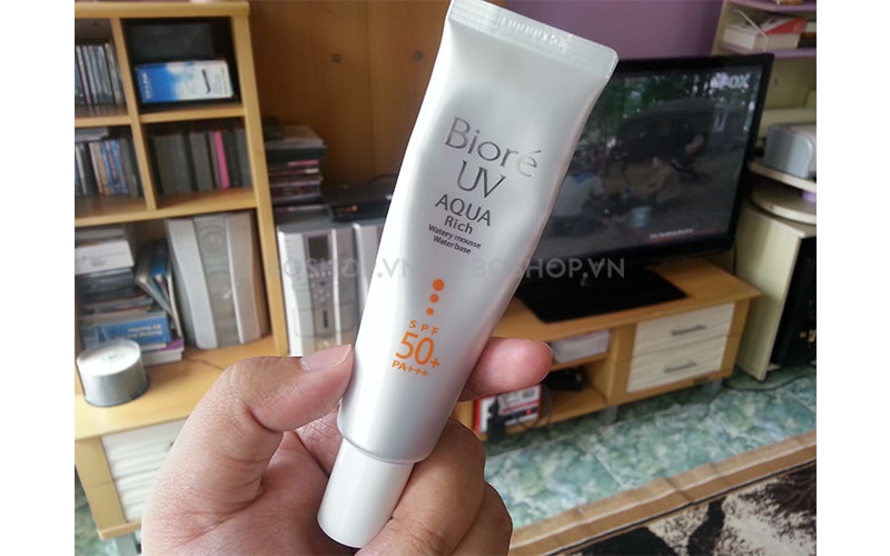Kem chống nắng lót trang điểm Bioré UV Aqua Rich Watery Mousse Water Base