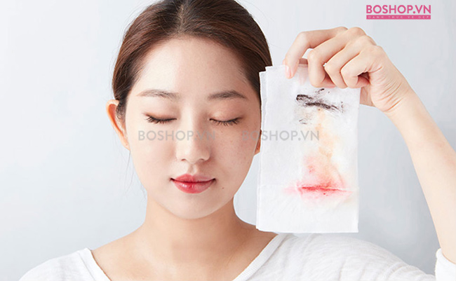 Dầu tẩy trang làm sạch bụi bẩn, cung cấp độ ẩm cho da