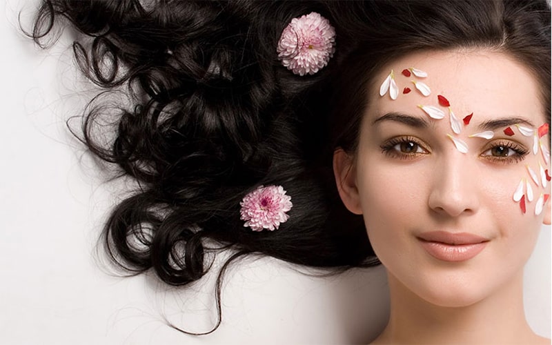 Dầu xả cung cấp độ ẩm giúp tóc khỏe, phục hồi tình trạng hư tổn