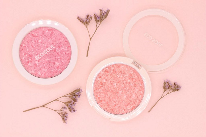 Màu phấn má The Saem Eco Soul #02 Coral là màu cam đào siêu tôn da