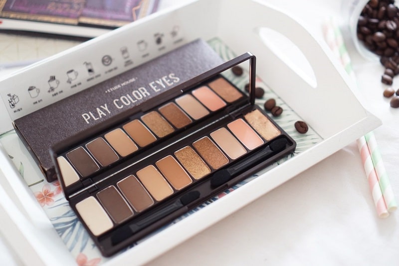 Phấn mắt Etude House Play Color Eyes #In The Café có thiết kế sang trọng, đầy tinh tế