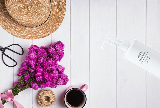 Sản phẩm thiết kế dạng chai, vòi nhấn tiện lợi