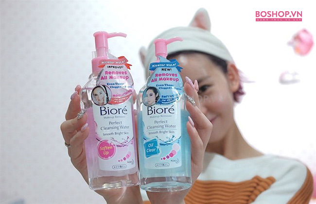 Tẩy trang Bioré Perfect Cleansing Water 300ml chiết xuất từ trà trắng, lá cây phỉ và collagen