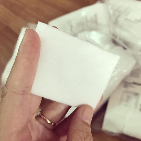 Bông tẩy trang Muji 165 miếng thành phần 100% cotton mềm mại, thân thiện với da