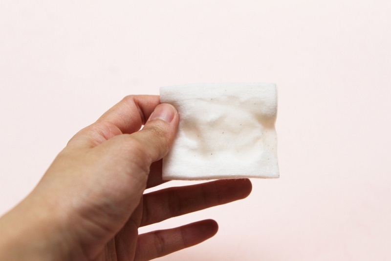 Bông tẩy trang Muji Cut Cotton-Unbleached thiết kế 2 lớp tiện lợi