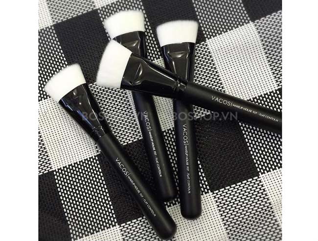 Cọ tạo khối Vacosi F07 được làm từ sợi tổng hợp có đặc tính mềm mại