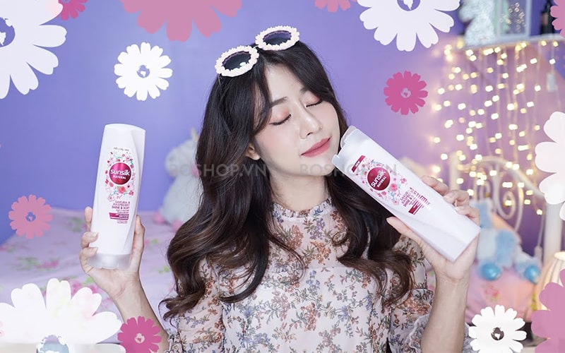 Dầu gội Sunsilk Natural Sakura & Raspberry Shine & Soft 450ml chiết xuất từ hoa anh đào và quả mâm xôi