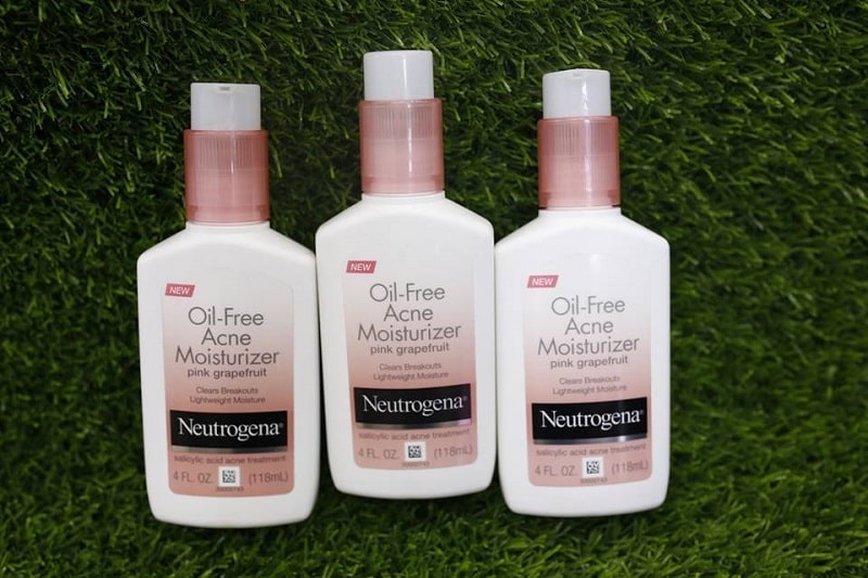 Kem dưỡng ẩm Neutrogena Oil-Free Acne Moisturizer Pink Grapefruit là một gương mặt sáng giá trong danh sách chăm sóc da mụn.