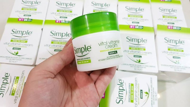 Kem dưỡng ban đêm Simple Kind To Skin Vital Vitamin 50ml lành tính và dịu nhẹ với mọi loại da
