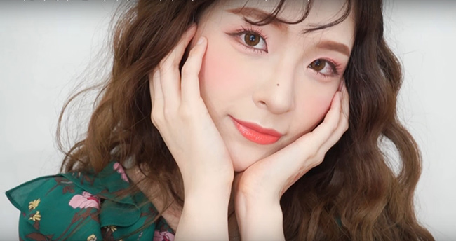 Kem lót Catrice Light Correcting Serum Primer giúp giữ lớp trang điểm lâu trôi hơn và không lem
