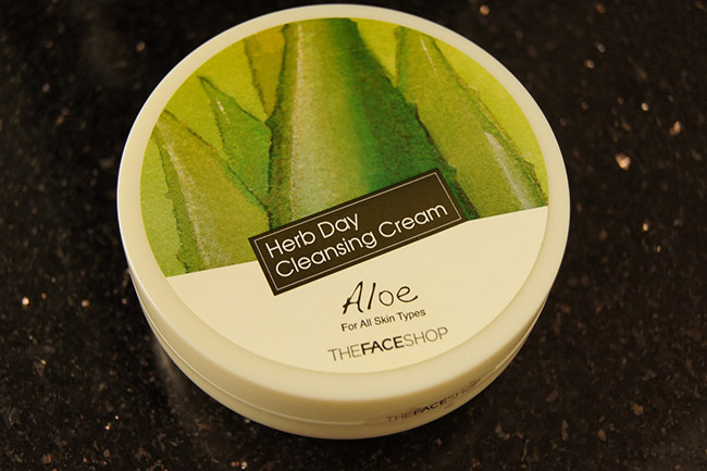 Kem tẩy trang dưỡng ẩm The Face Shop Herb Day Aloe 150ml