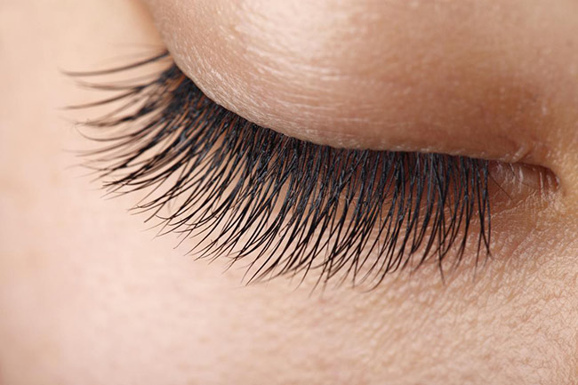 Mascara có khả năng làm cho đôi lông mi dài và dày hơn