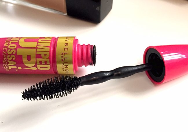 Mascara Maybelline Pumped Up Colossal Volum Express 213