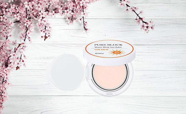 Phấn nước A’Pieu Pure Block Water Bling Sun Balm SPF 50+ 13gr bổ sung độ ẩm giúp da luôn căng mịn suốt cả ngày