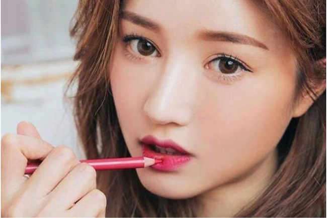 Set son bút chì Sivanna với chất son lỳ mịn, độ bền màu tốt và độ bám cao