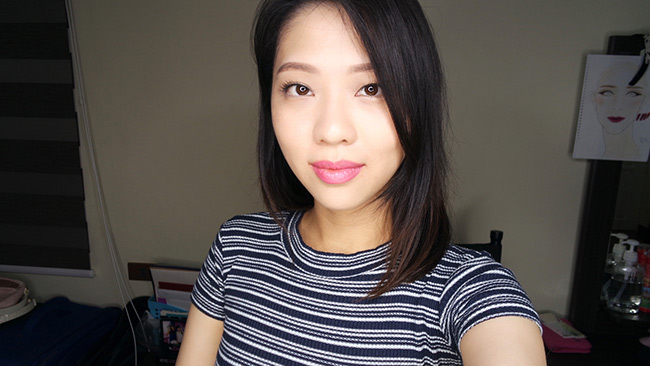 Chất son mềm mịn, mướt, dễ tán lên môi