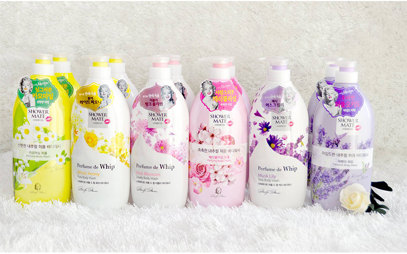 Sữa tắm trắng da Shower Mate Musk Lily 900gr hương thơm nhẹ dịu giúp thư giãn đầu óc