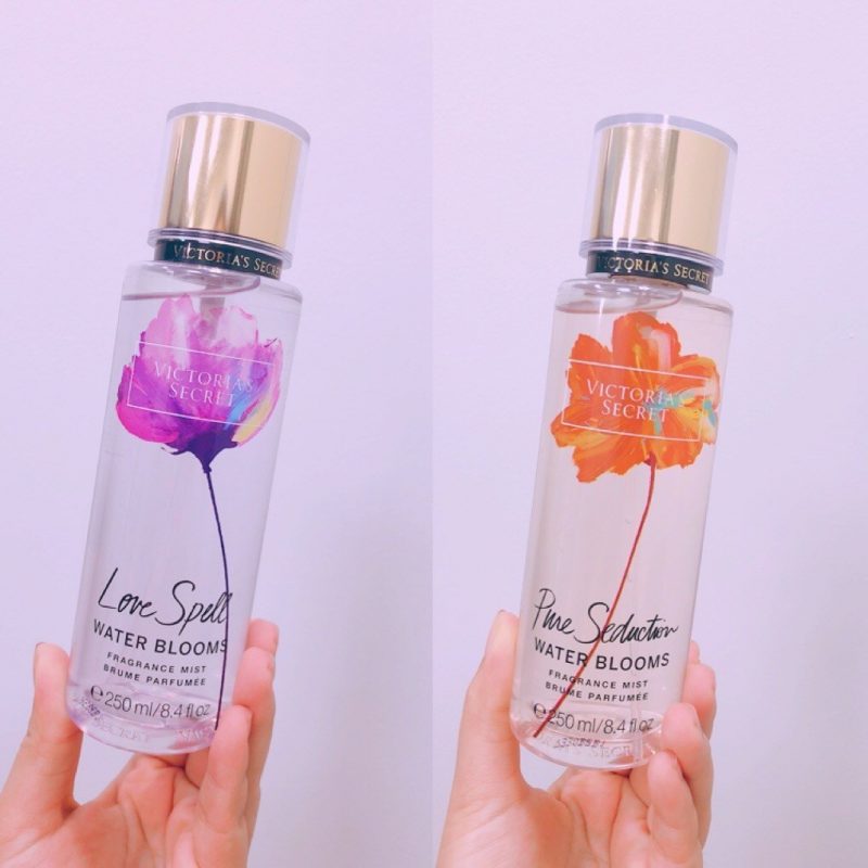 Xịt thơm Body Victoria’s Secret Pure Seduction Water Blooms 250ml chứa chiết xuất nha đam giúp làm dịu mát làn da