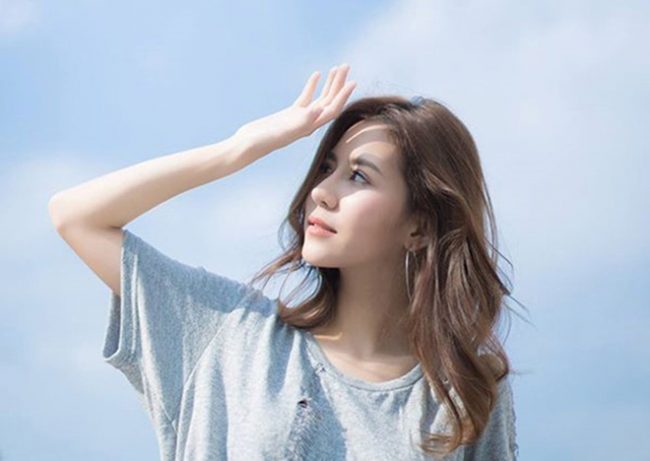 Kem chống nắng kết cấu dạng lỏng, gel mềm, nhẹ tênh thẩm thấu nhanh