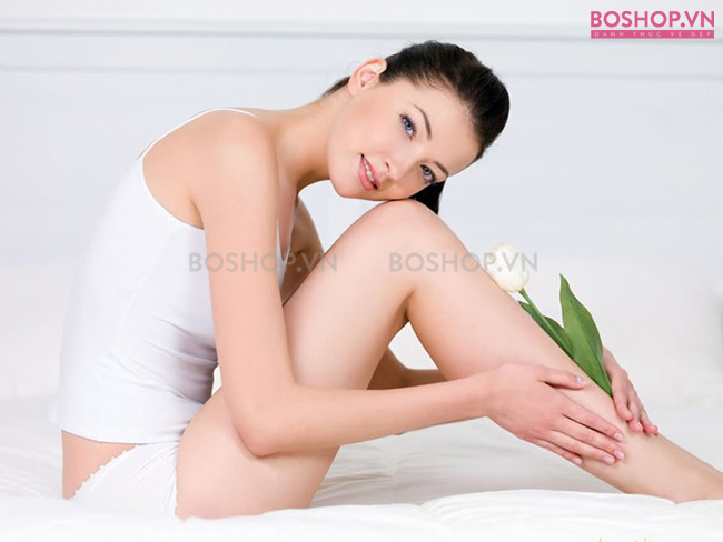 Kem tẩy lông Veet Sensitive Skin Hair Removal Cream không gây đau rát da