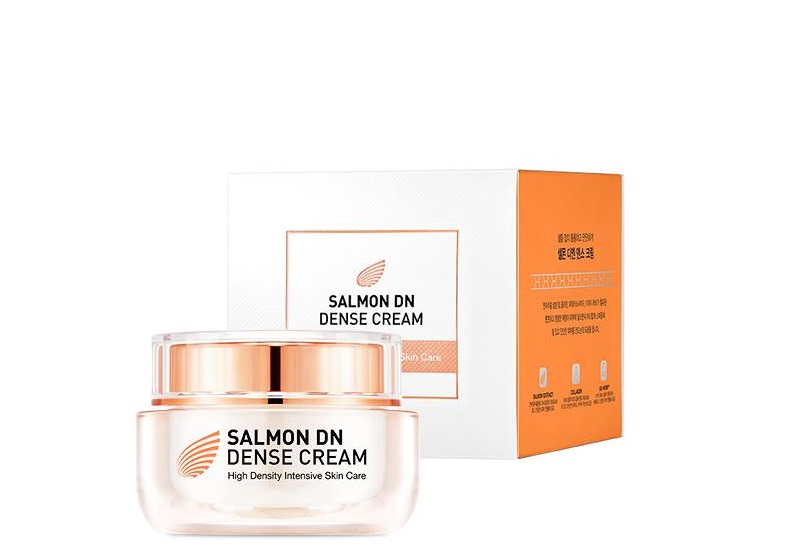 Thiết kế kem dưỡng da Suiskin Salmon DN Dense Cream khá sang trọng và tinh tế.