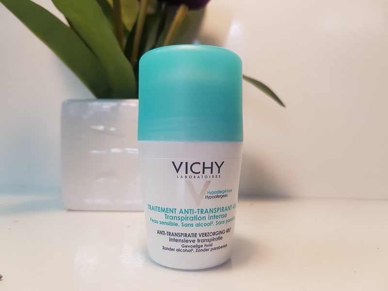 Lăn khử mùi cho da nhạy cảm Vichy Traitement Anti-Perspirant 48H Intensive có dung tích 50ml với thiết kế nhỏ gọn, tiện lợi