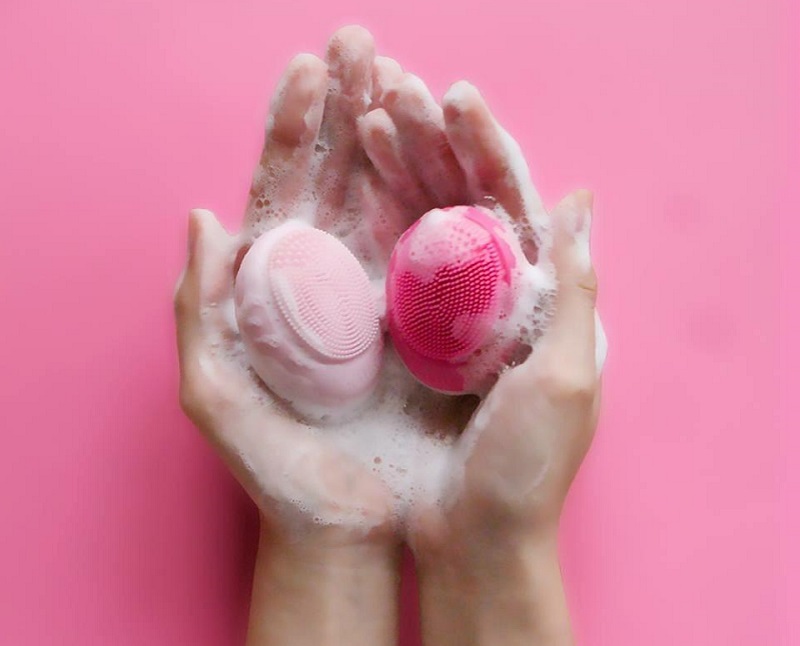Máy massage rửa mặt cỡ nhỏ Halio #Hot Pink mỹ phẩm Mỹ chính hãng giá tốt