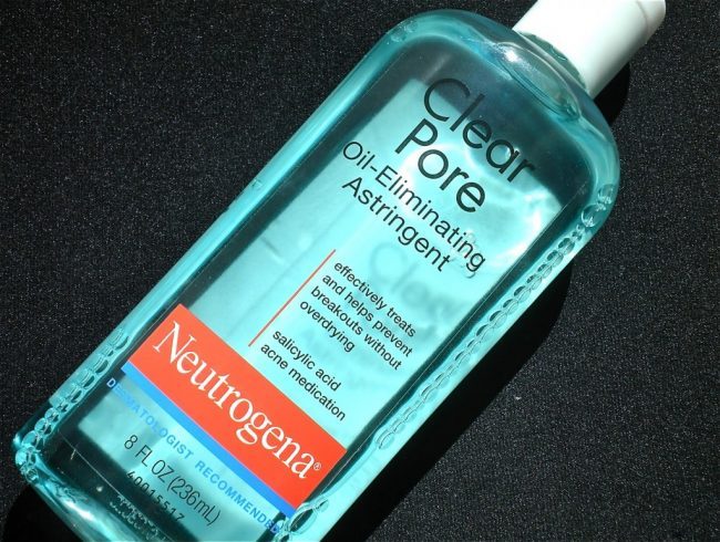 Nước hoa hồng Neutrogena Clear Pore Oil Eliminating Astringent 236ml